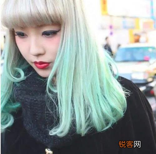 时装设计师,如何搭配出马卡龙那样的鲜艳色彩？