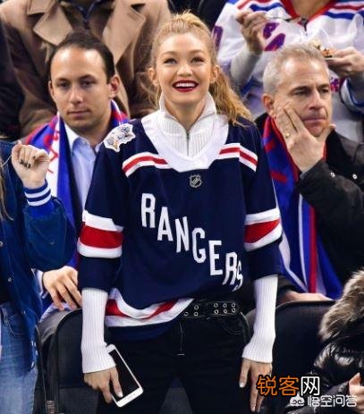 朋友总说我不会搭衣服,看起来配色不高级,请问高级的配色是怎样的啊？