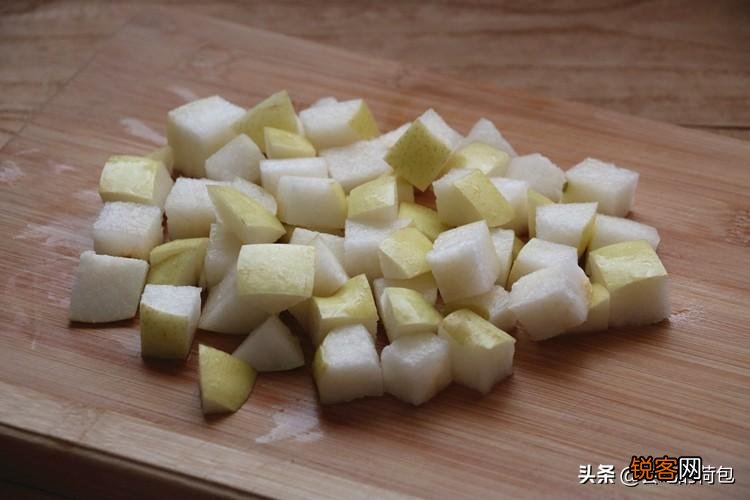 正确煮梨水的方法窍门 梨汤不发苦不变黑