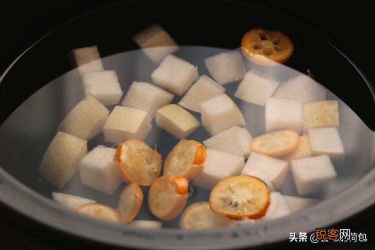 正确煮梨水的方法窍门 梨汤不发苦不变黑