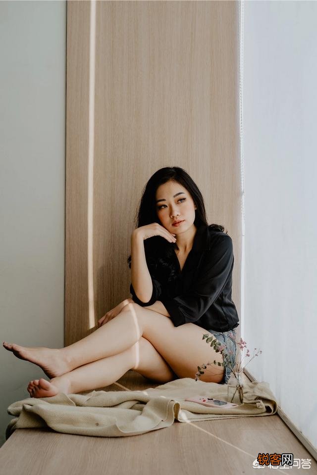你认为,美学基础中的“色彩搭配”,可以应用到哪些艺术领域的创作当中呢？