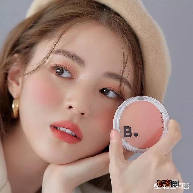 眼影颜色怎么搭配最好看？有哪些画眼影的技巧？