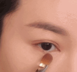 眼影颜色怎么搭配最好看？有哪些画眼影的技巧？