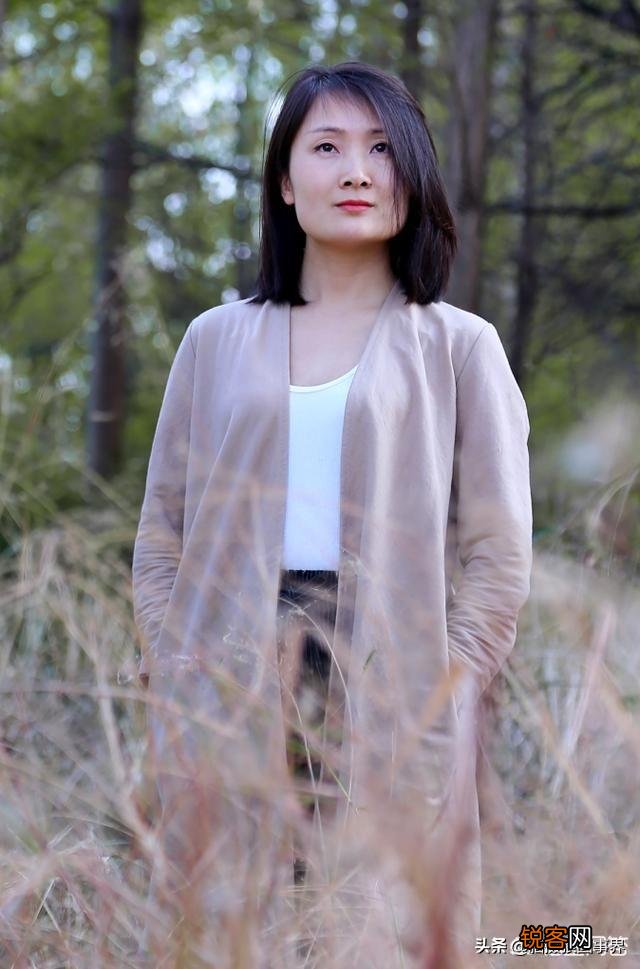 秋天郊外拍人像如何搭配画面色彩？