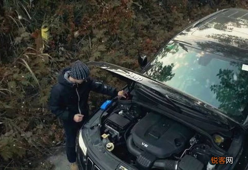 高速遇到下雪怎么开车