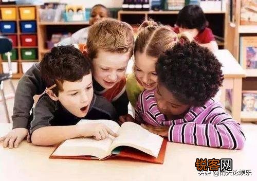 入境限制公告说持有中国护照的中国公民才能顺利入境,父母中国籍,孩子外国籍的家庭咋办？