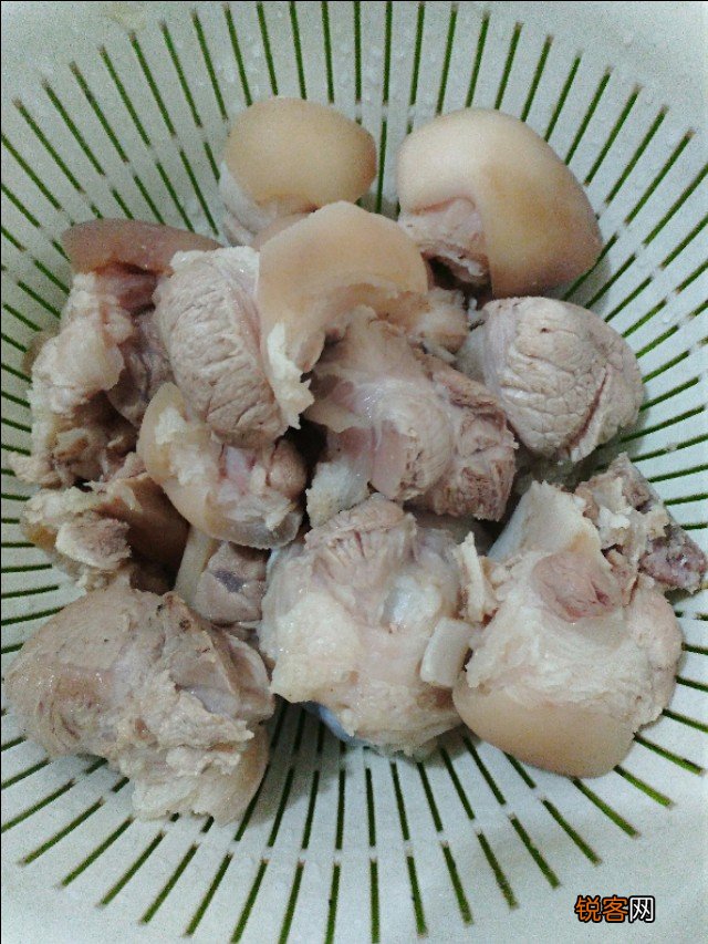 黄豆焖猪蹄怎么做最好吃 地道的家常做法