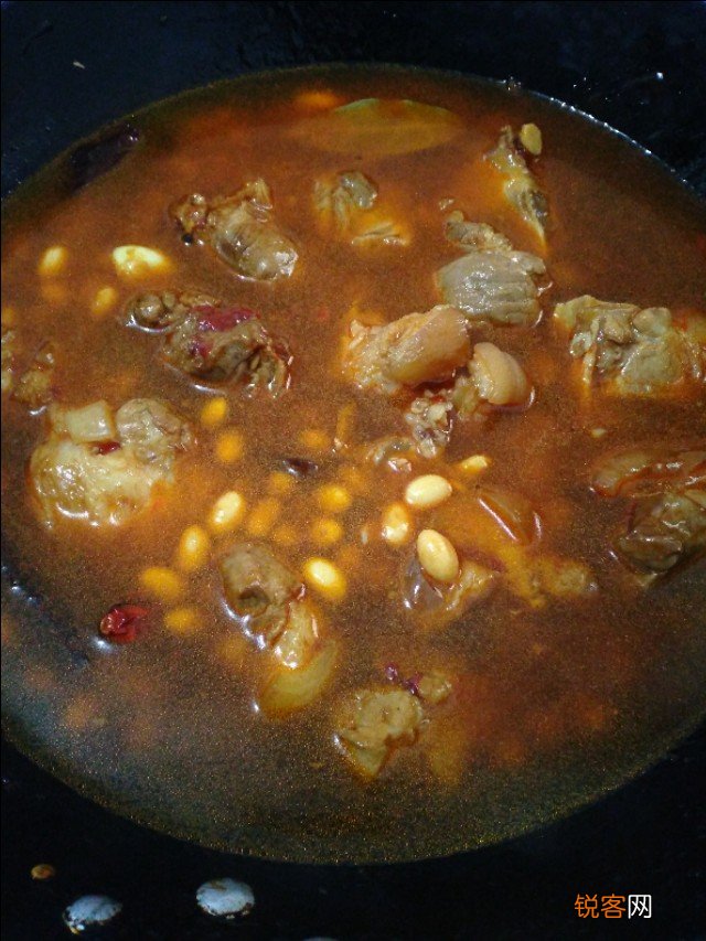 黄豆焖猪蹄怎么做最好吃 地道的家常做法