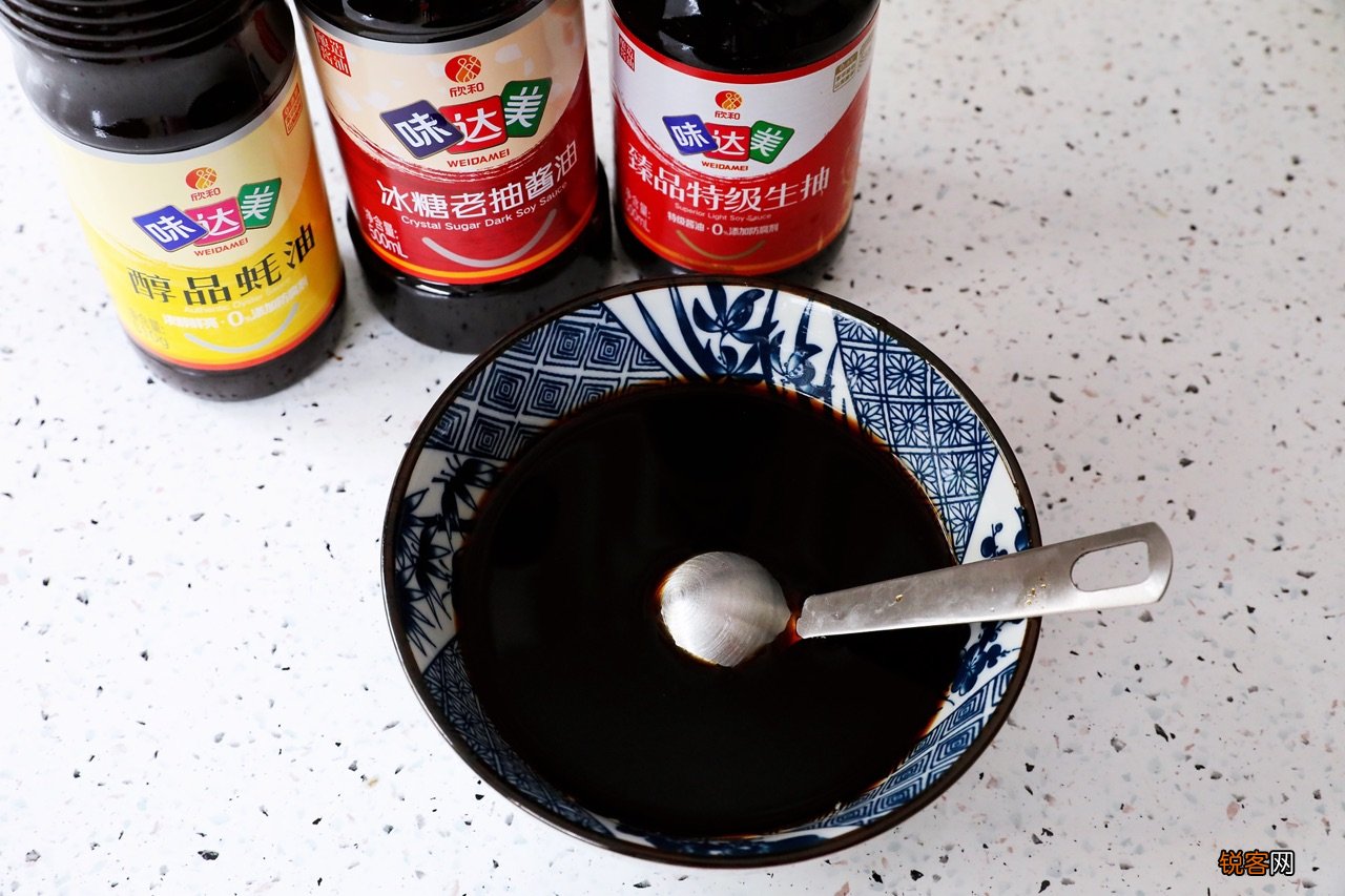 鲜虾豆腐煲的做法 ，鲜味十足，营养又下饭