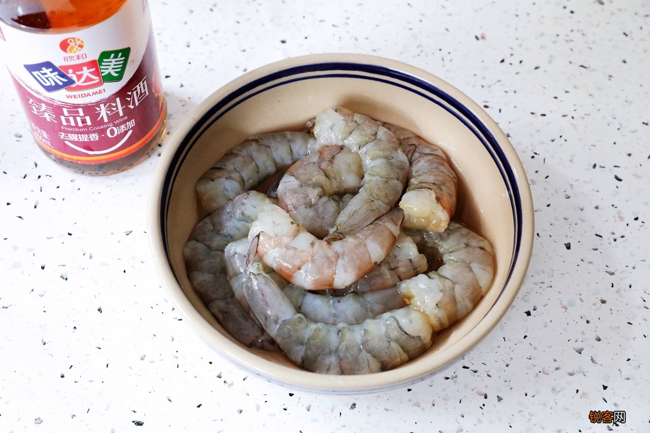 鲜虾豆腐煲的做法 ，鲜味十足，营养又下饭