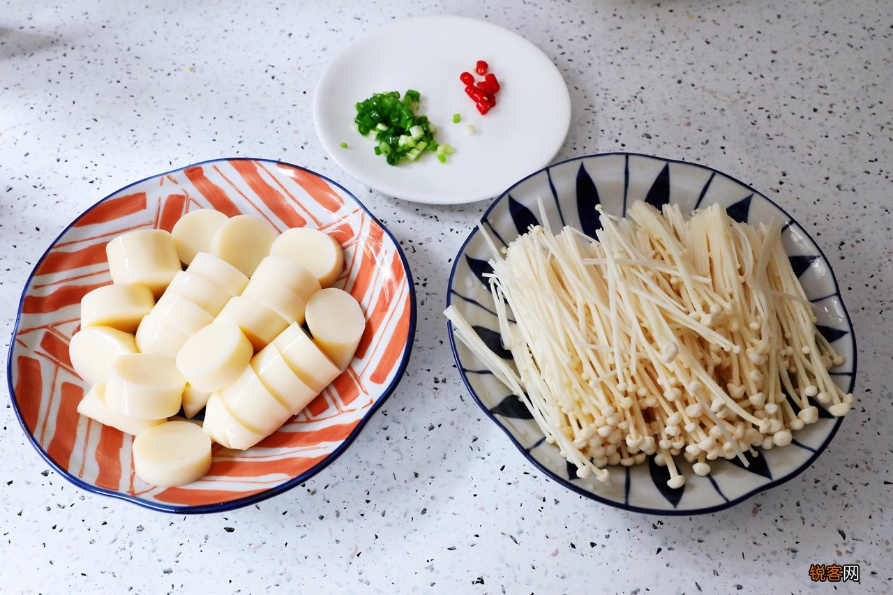 鲜虾豆腐煲的做法 ，鲜味十足，营养又下饭
