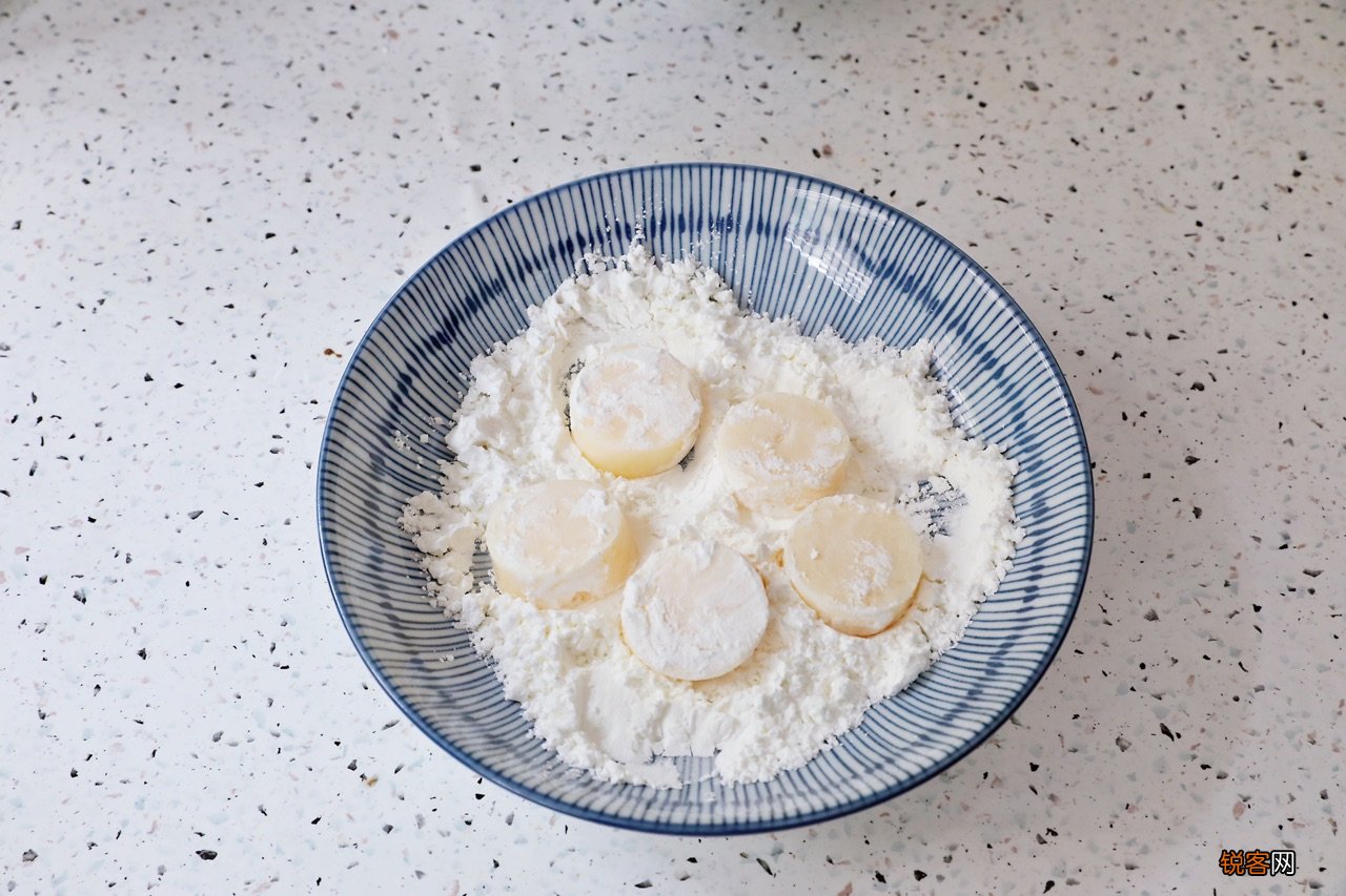 鲜虾豆腐煲的做法 ，鲜味十足，营养又下饭