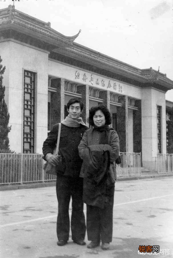 六小龄童微博晒图怀念杨洁导演,为何称其为恩师？