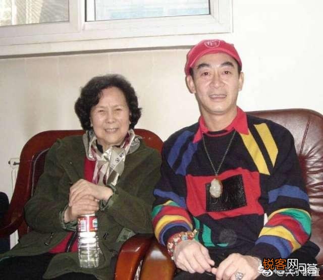 六小龄童微博晒图怀念杨洁导演,为何称其为恩师？