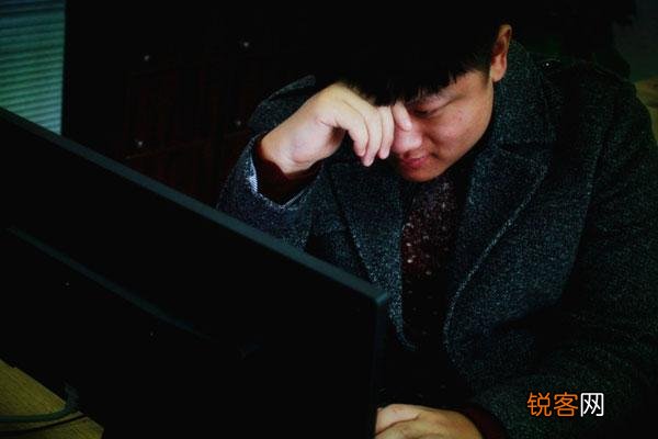 右眼皮跳是怎么回事 眼皮总跳是怎么回事