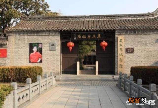 吴承恩故居挂满了六小龄童的照片,你们觉得这种行为合适吗？