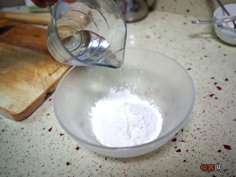 酱香饼的正宗做法 其实不用揉面平底锅就能做