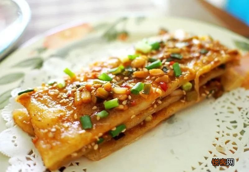 酱香饼的正宗做法 其实不用揉面平底锅就能做