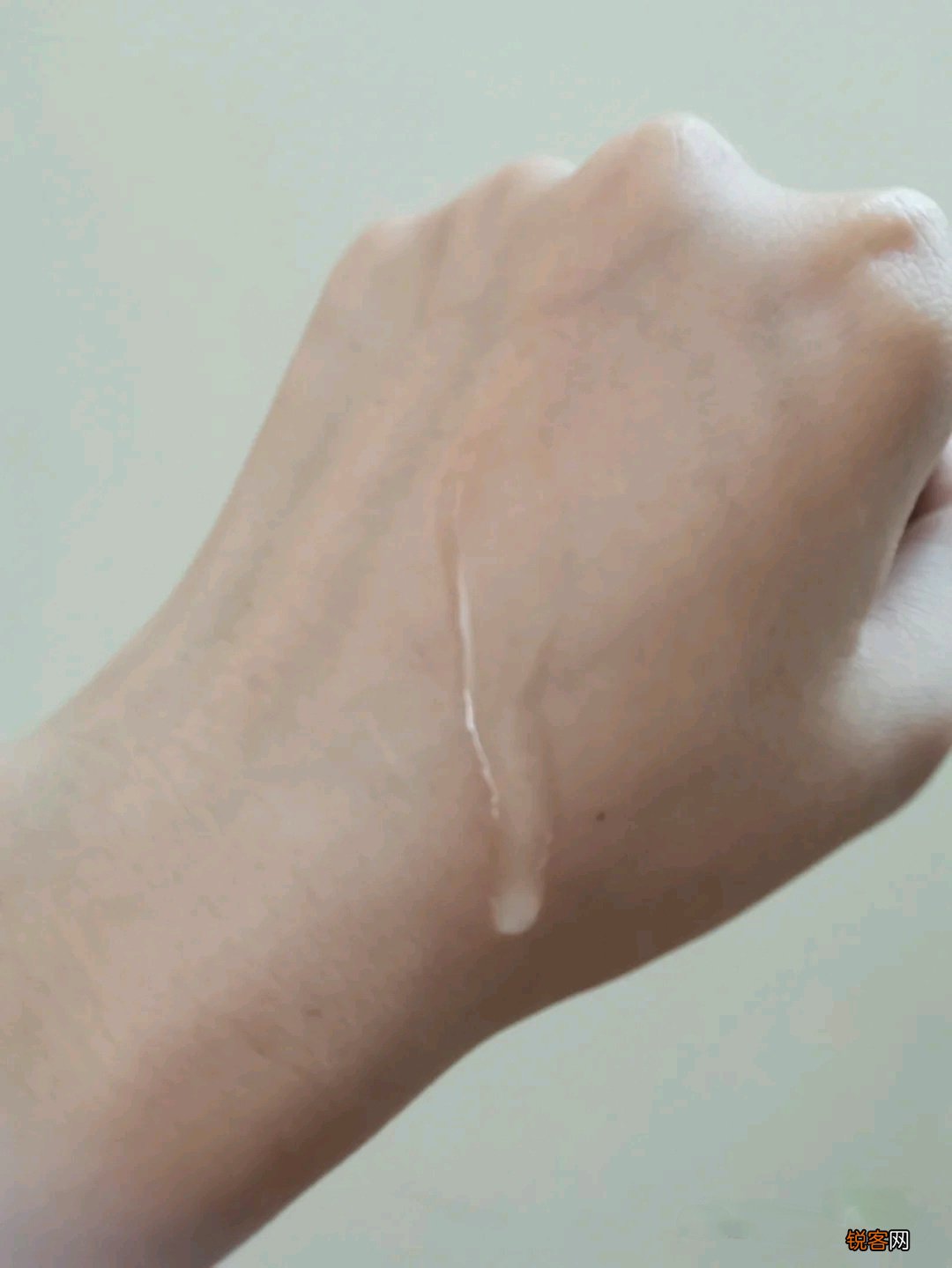 精华液什么牌子好 公认好用的精华榜单：科颜氏淡斑，雅诗兰黛维稳，欧莱雅性价比高