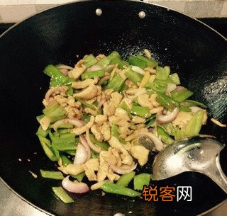 青椒洋葱炒鸡肉