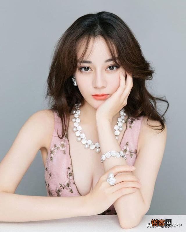 宋慧乔,迪丽热巴,刘亦菲这三个美女明星哪个更美？为什么？