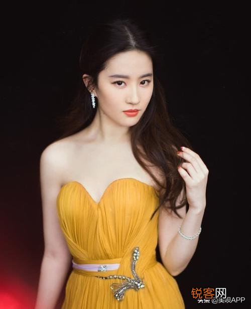 宋慧乔,迪丽热巴,刘亦菲这三个美女明星哪个更美？为什么？