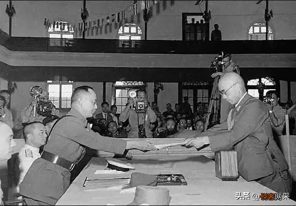 为什么日本投降是8月15日，抗战胜利纪念日却是9月3日？