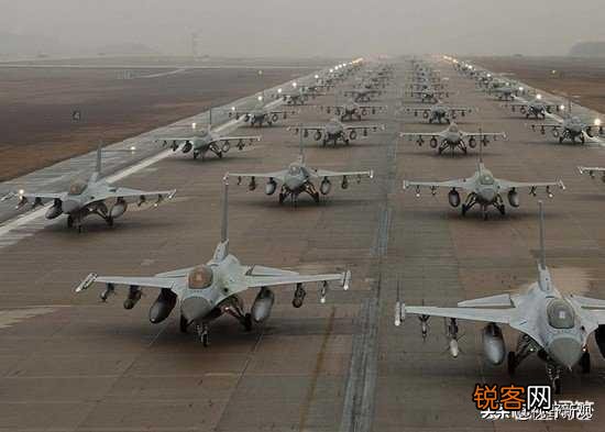 请问目前俄罗斯与美国的实力差距是拉大了还是缩小了,为什么？