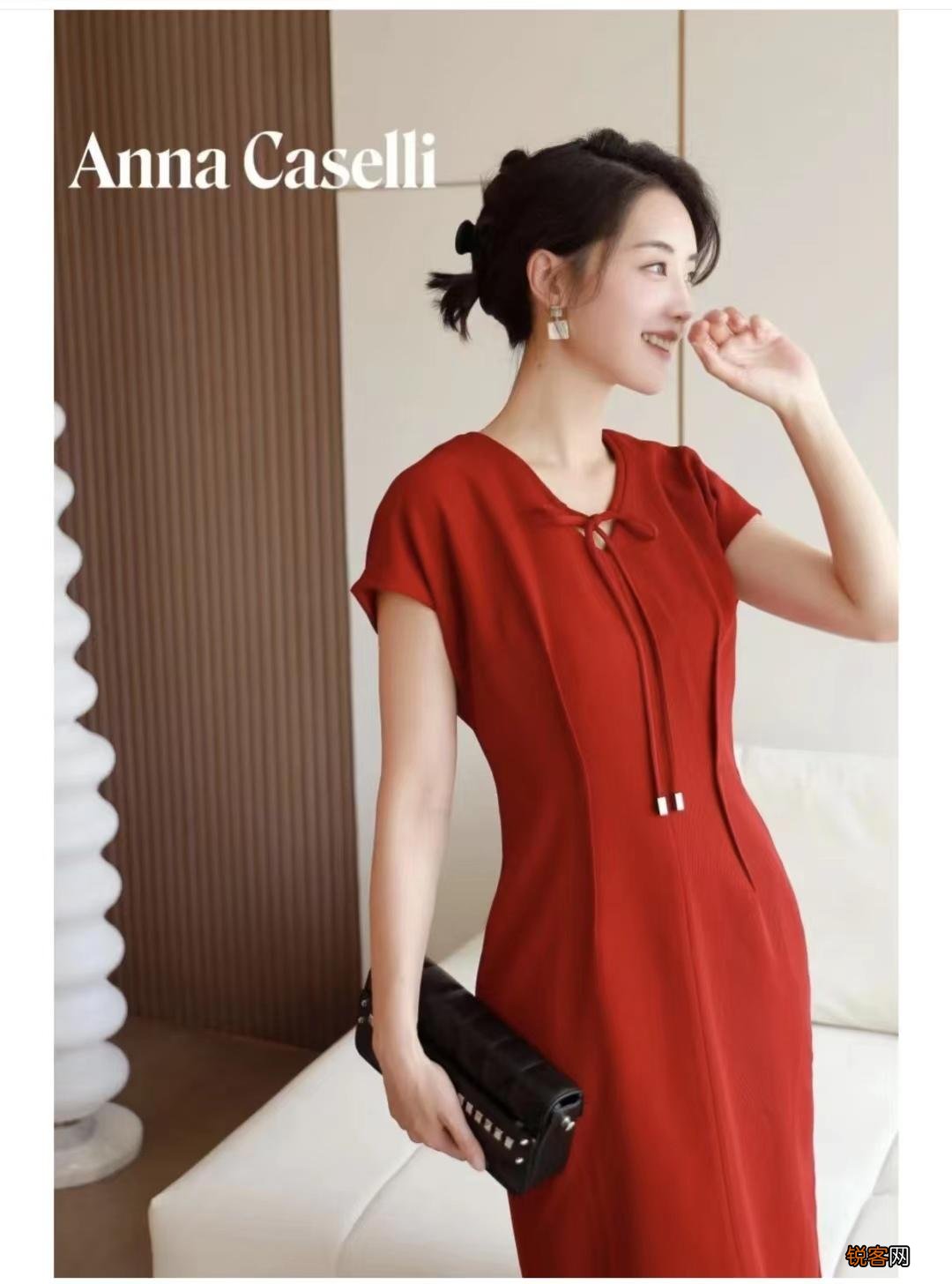 红色连衣裙怎么搭配时尚又气质 搭配什么颜色的鞋子和包包好看