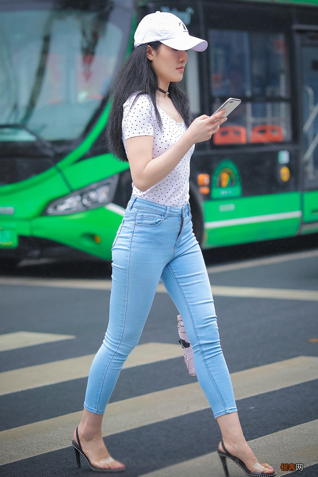 时尚百搭牛仔裤 穿着简约又好看，让你拥有毫不费力的时髦感