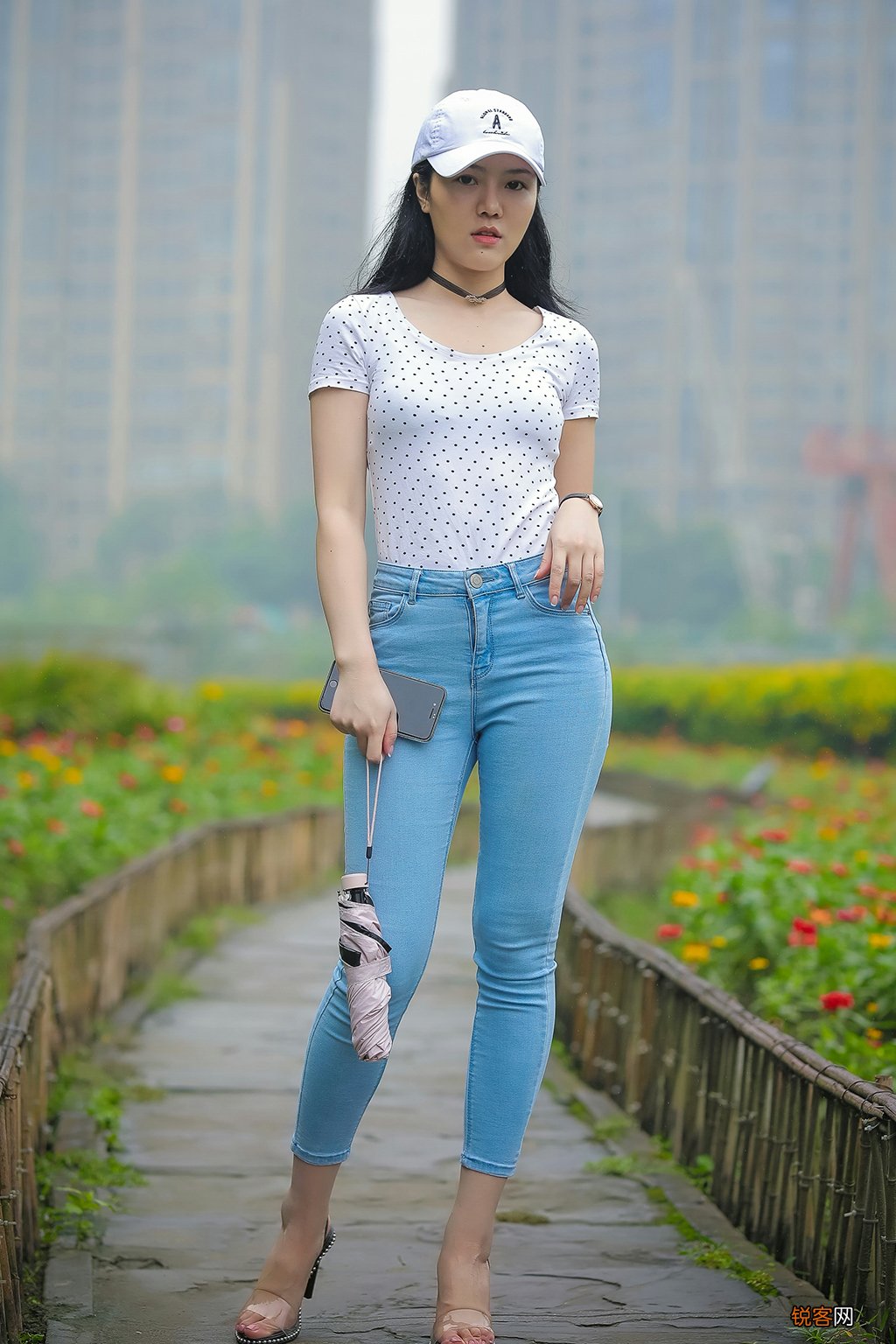 时尚百搭牛仔裤 穿着简约又好看，让你拥有毫不费力的时髦感