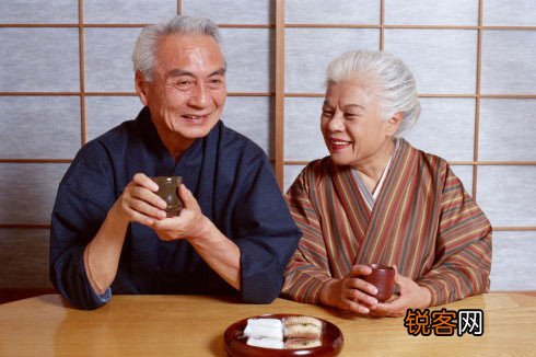 老人养生要重视一个＂慎＂字——慎食慎药慎激动