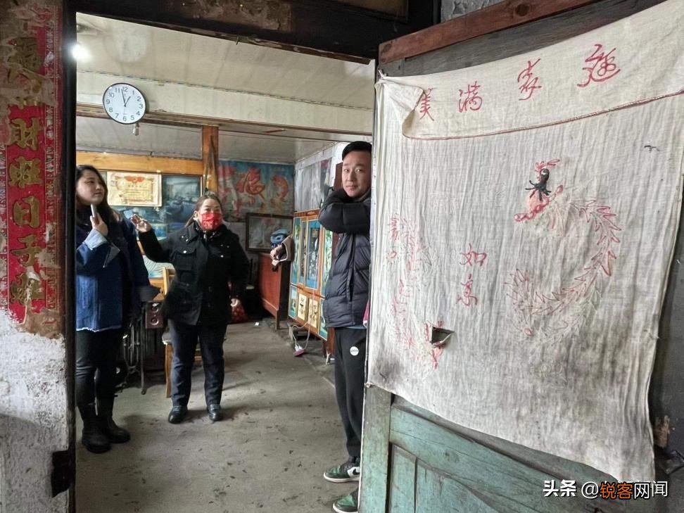 人民网评张同学爆红原因，乡村生活为何成流量密码？引得众人效仿