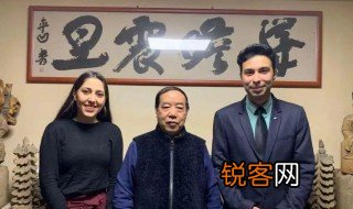 贾平凹的凹为什么读wa 贾平凹是谁呢