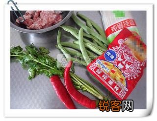 豆角肉末榨菜面的做法
