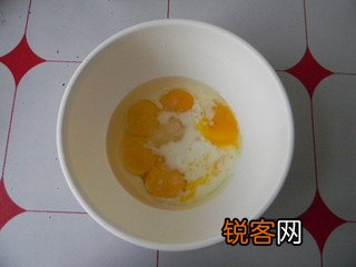 香蕉炼乳蛋糕卷的做法
