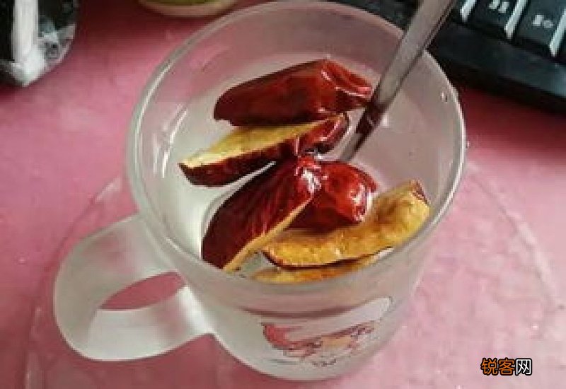 枣子泡水喝有什么功效 枣子泡水喝的好处有哪些
