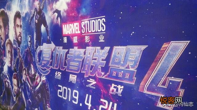 全球范围内,票房最高的十部电影的票房是多少少？