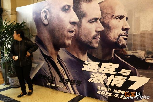 全球范围内,票房最高的十部电影的票房是多少少？