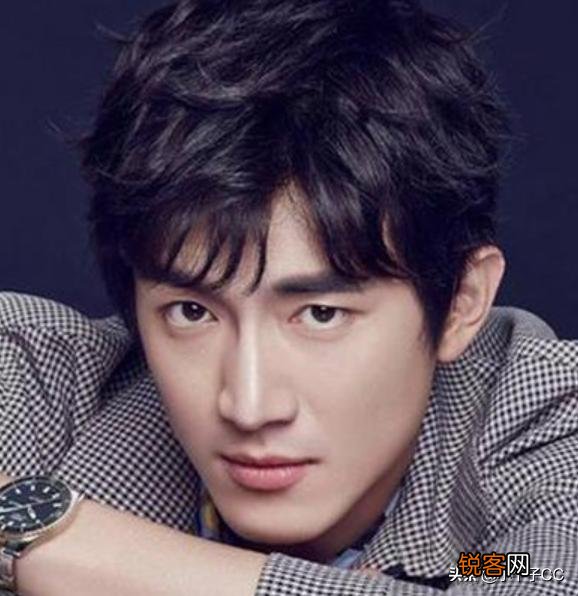 为什么有些鼻子大的男生都很好看？符合主流审美吗？