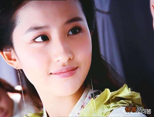 你觉得哪些男或女明星的颜值“出道即巅峰”?
