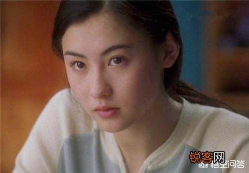 你觉得哪些男或女明星的颜值“出道即巅峰”？