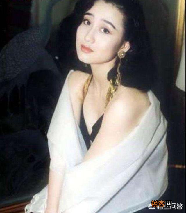你觉得哪些男或女明星的颜值“出道即巅峰”?