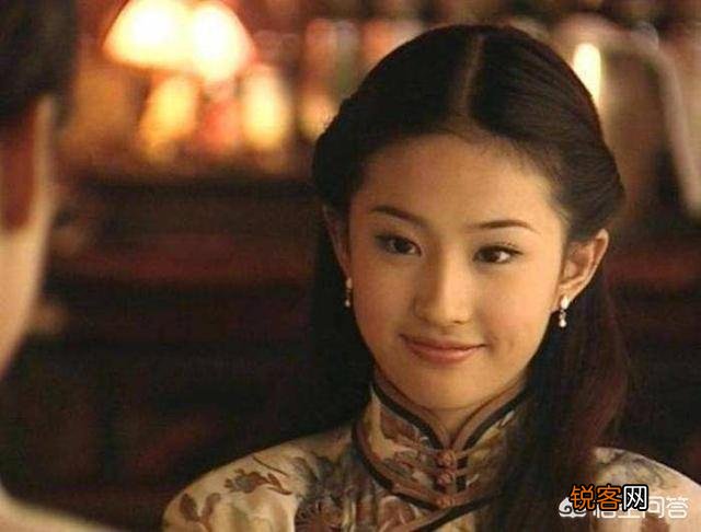 你觉得哪些男或女明星的颜值“出道即巅峰”?