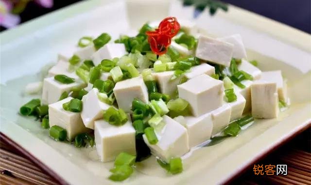 很多人都做错了，难怪豆腐又涩又老 小葱拌豆腐，到底要不要焯水？
