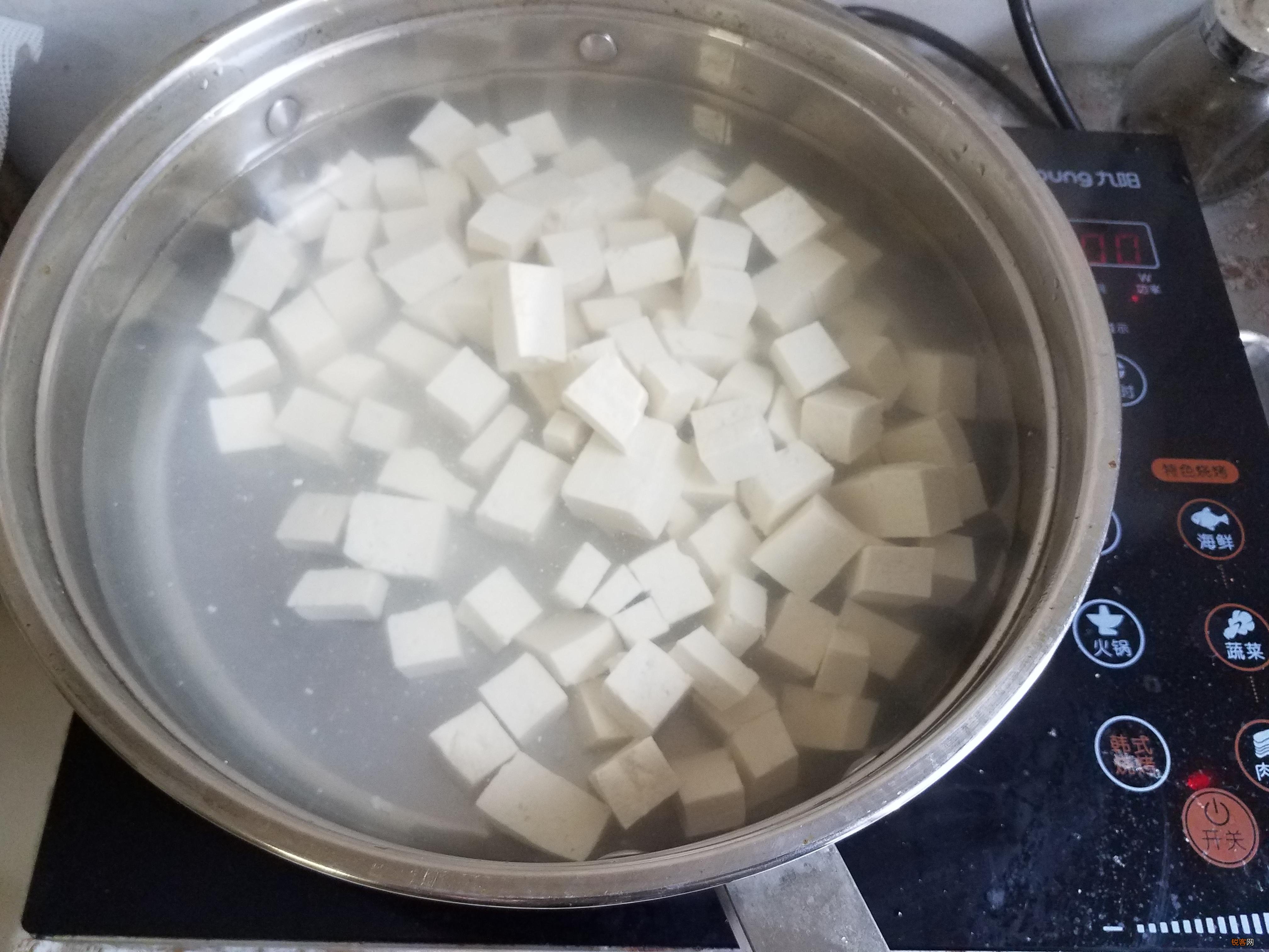很多人都做错了，难怪豆腐又涩又老 小葱拌豆腐，到底要不要焯水？