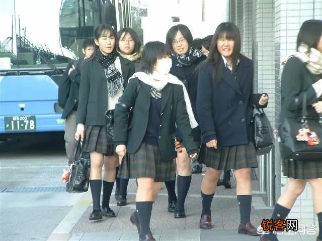 日本女生在冬天光腿真的不会冷吗？对此你怎么看？