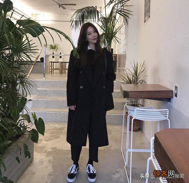 今天立冬了,天气寒冷穿裙子冷,今年有哪些流行的裤子呢？