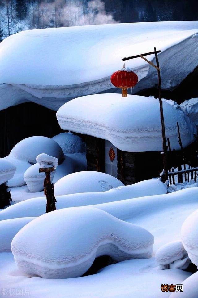 大雪飘飞的天气,穿什么颜色的衣服,才能拍出更好看的人像照片？