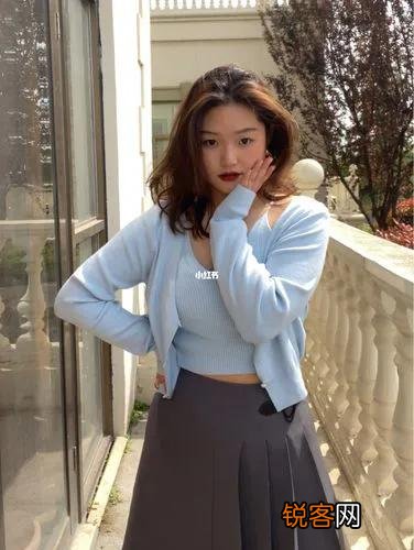 在旅途中,你见过的最美的姑娘是什么样的？